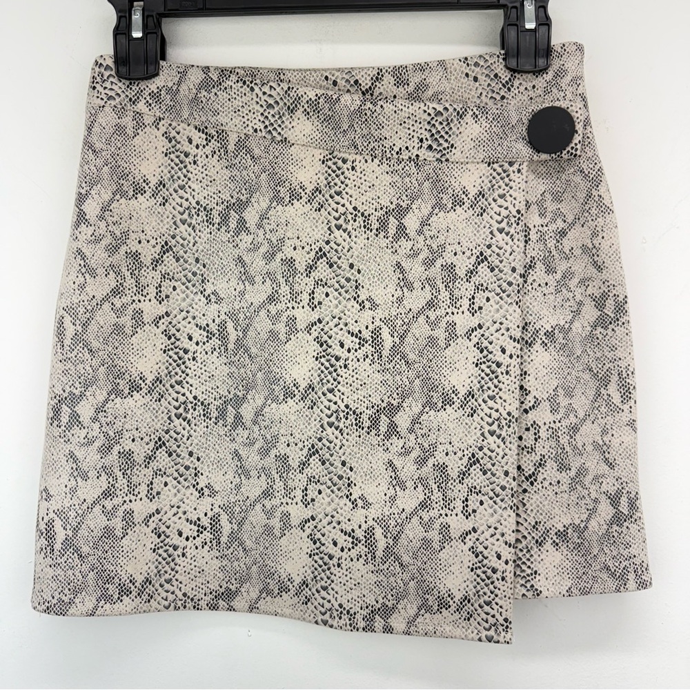 Idem Ditto size Large Women’s Black White Snake Print Faux Leather Mini Skirt